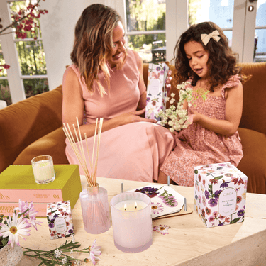 Mother's Day Candle 350g - Honeysuckle & Frangipani